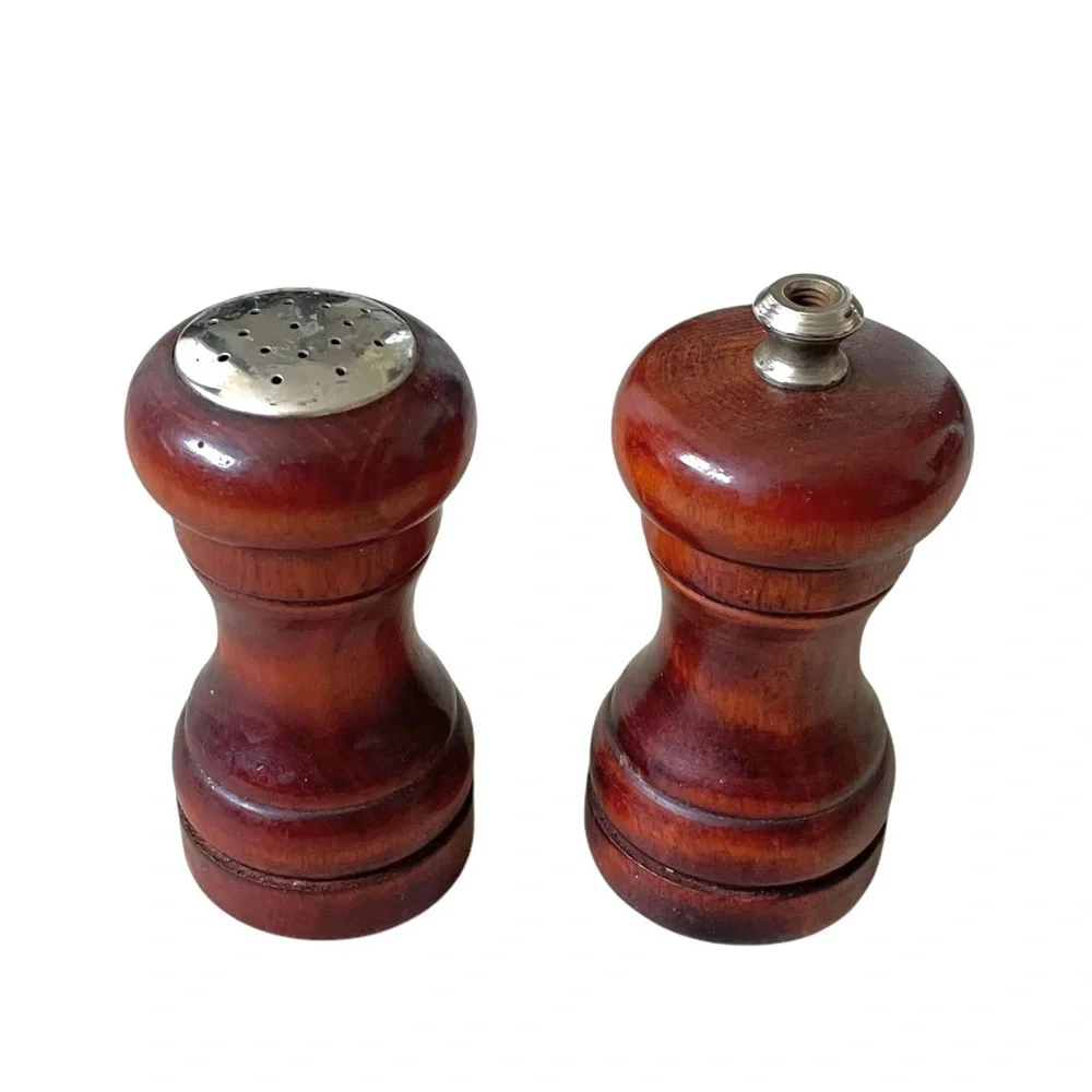 BARIBOCRAFT Canada Vintage Wooden Salt Shaker & Pepper Grinder